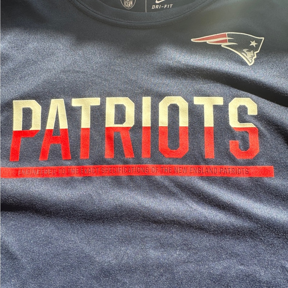 New England Patriots Dri-Fit Nike Long Sleeved T-Shirt-Size Medium